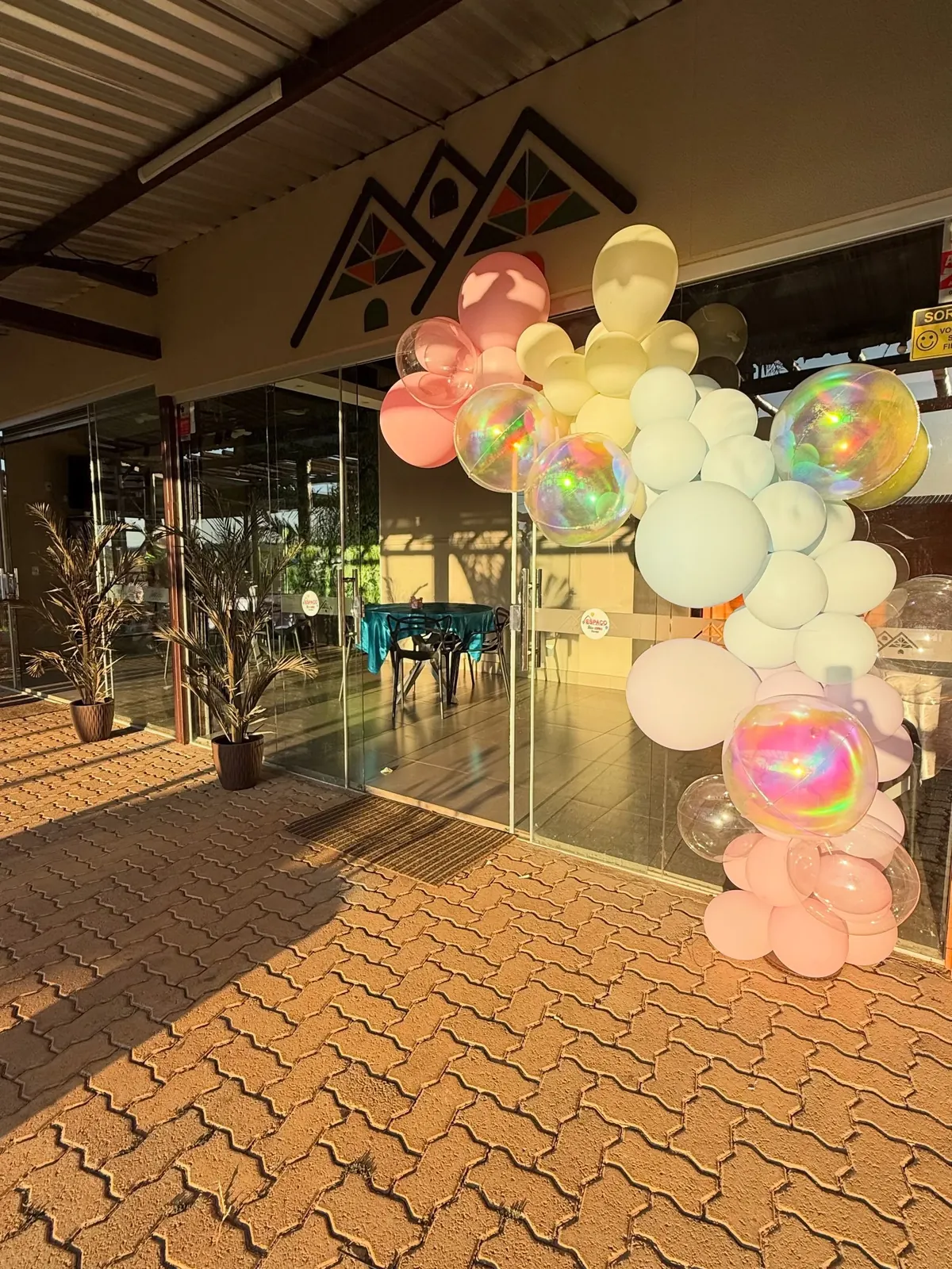 Entrada do espaço à tarde