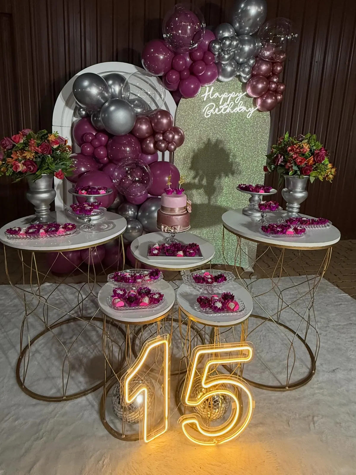 Salão decorado para festa de 15 anos