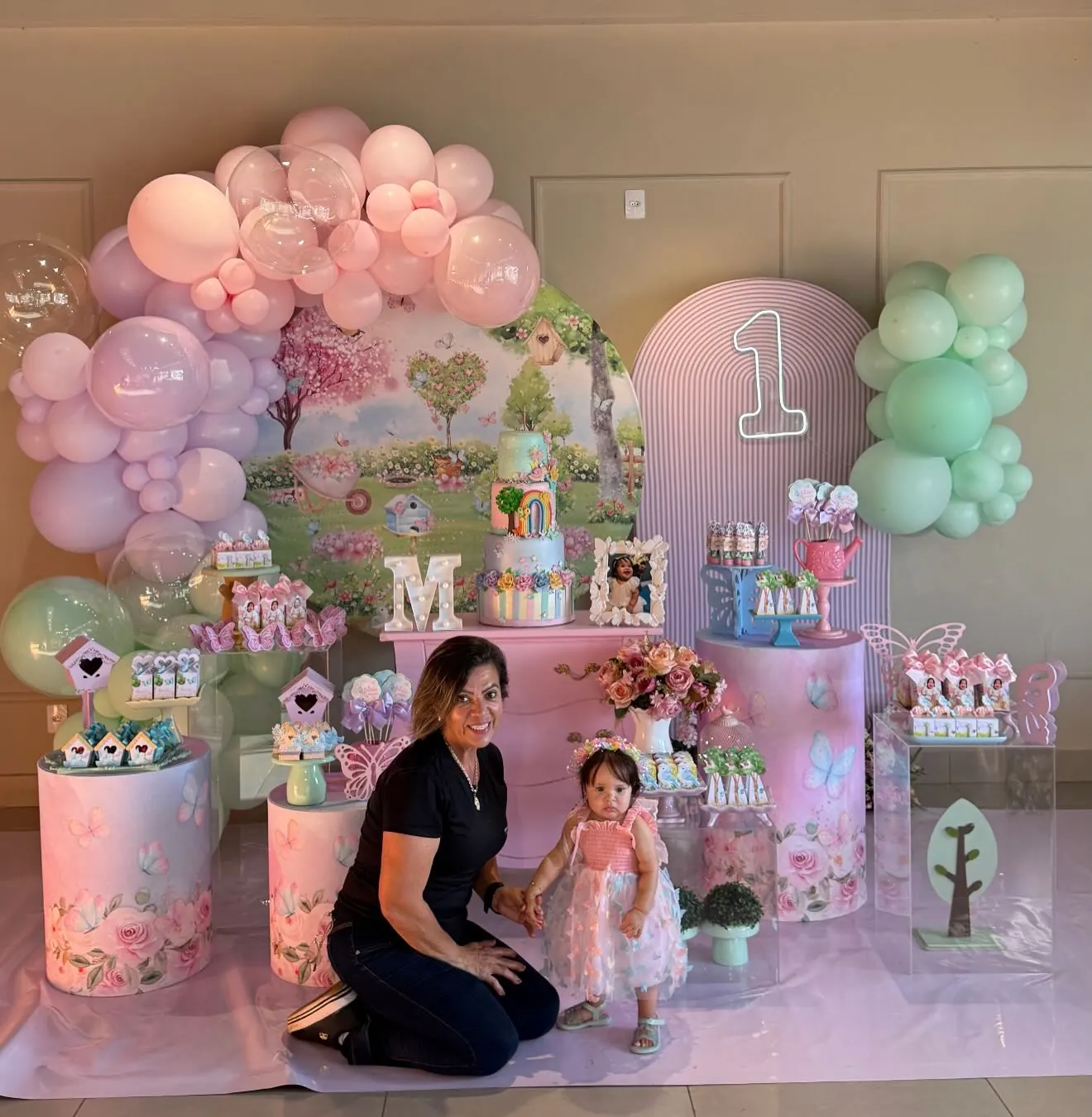 Mesa decorada para festa de um aninho